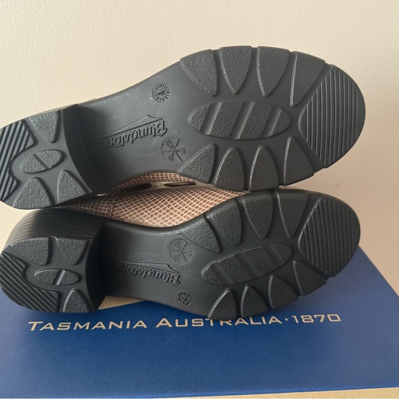 BLUNDSTONE Chelsea Lizard Embossed Leather Heeled Boot. 2165. Size: 6.5, 7, 8 - Picture 5 of 16